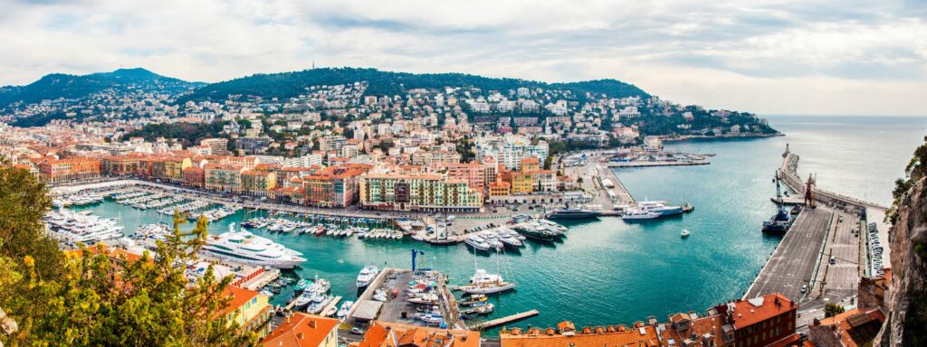 panorama de la ville de Nice, riche en clubs de padel