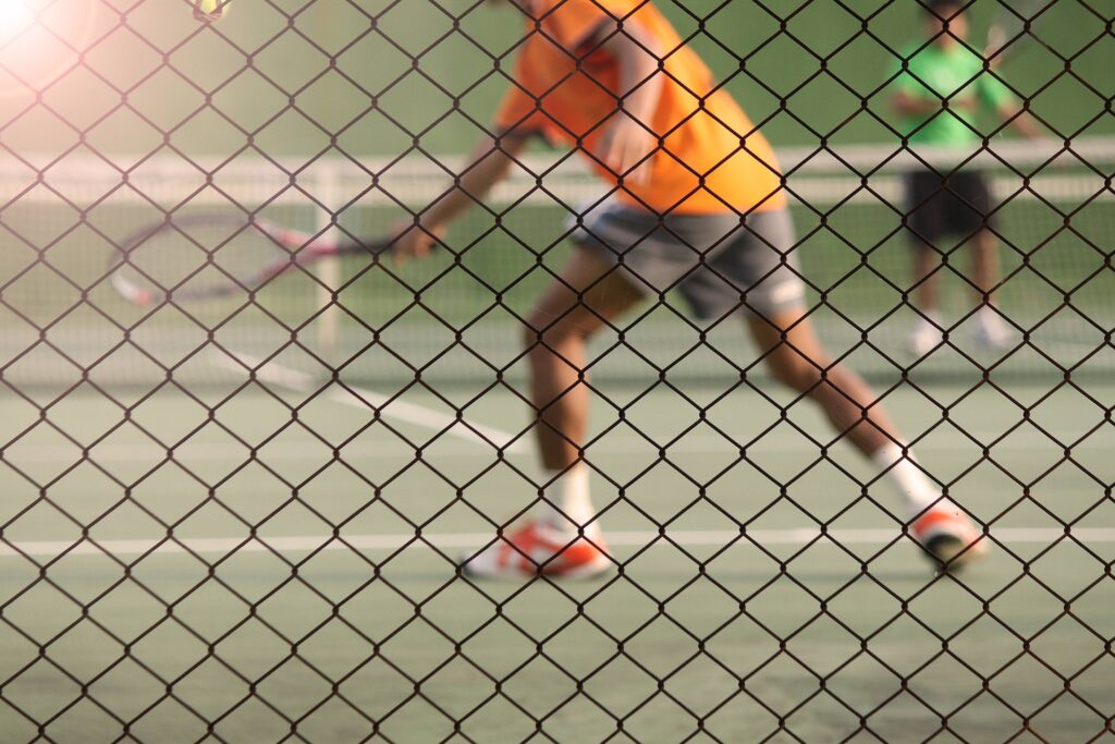 joueurs jouant au padel