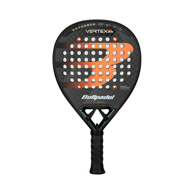raquette de Padel noire avec le logo Bullpadel au milieu de la tête en orange pour un design élégant