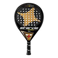 raquette de Padel noire et orange avec le logo au milieu